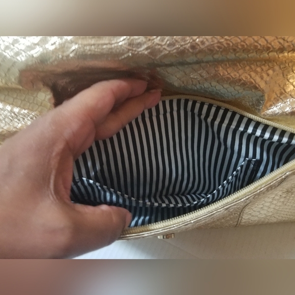 Large Gold clutch - Picture 3 of 7